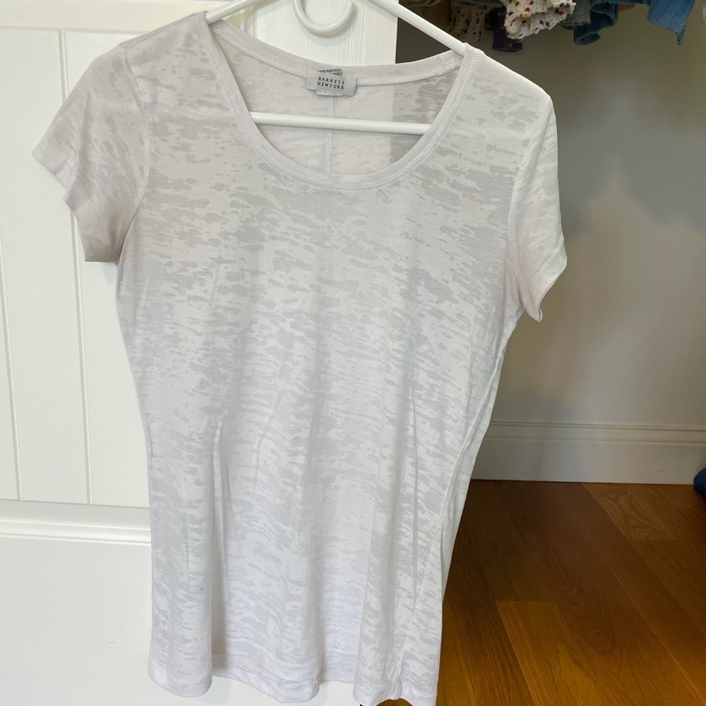 White tee